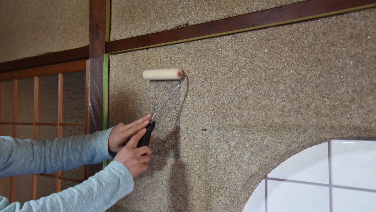 漆喰 砂壁 DIYで和室の砂壁の上から漆喰を塗る