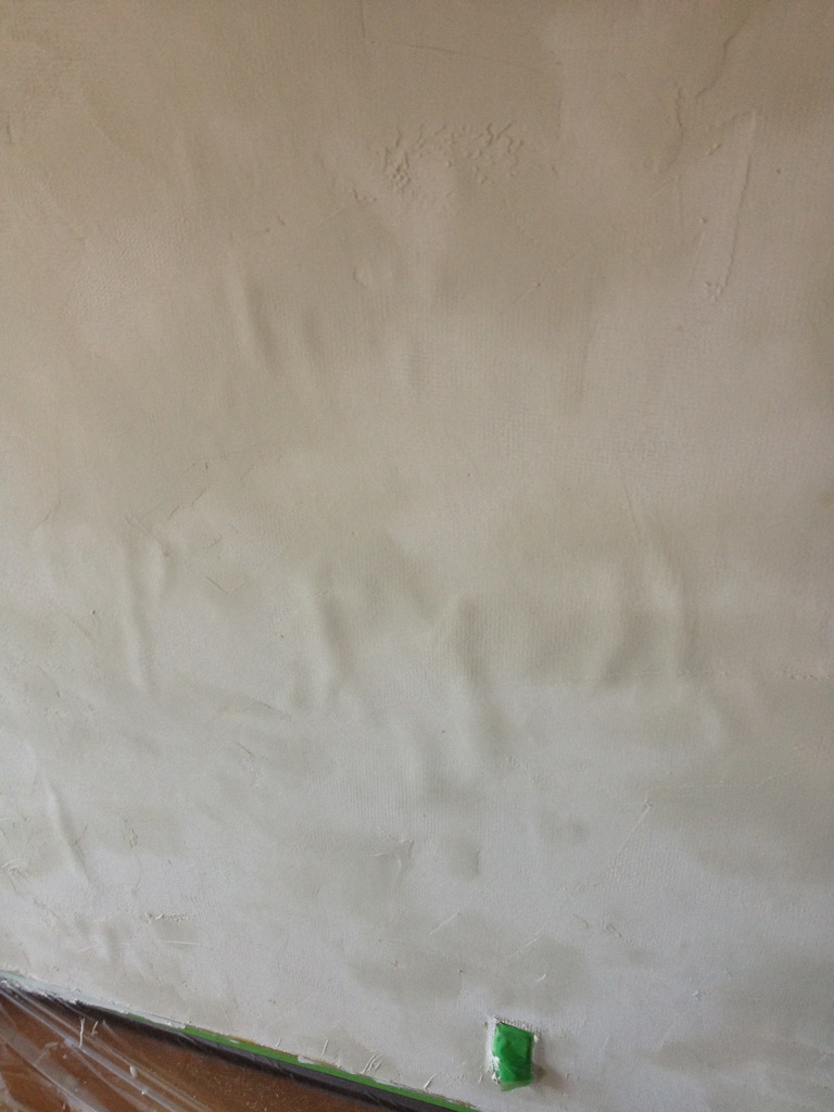 壁紙の裏紙を剥がさず漆喰が失敗した壁