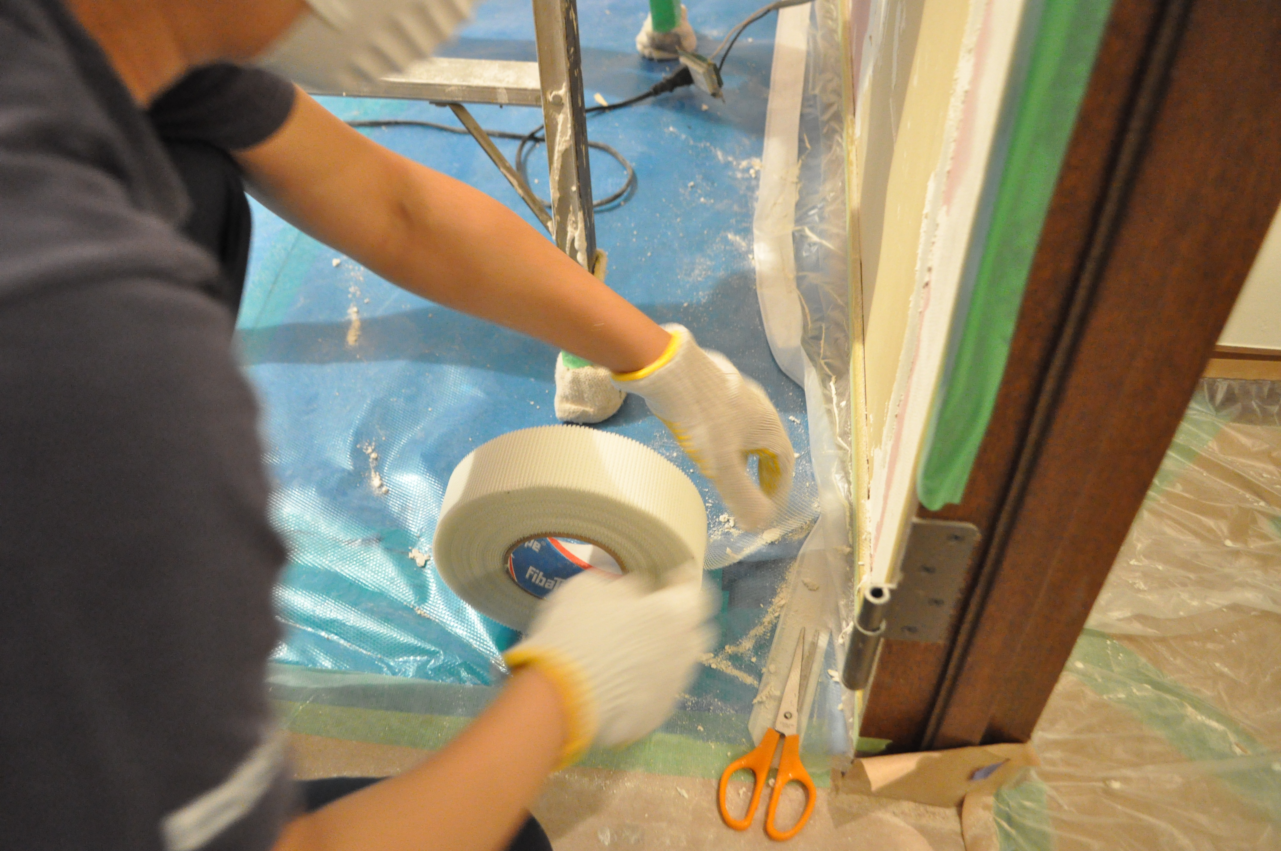石膏ボード（PB）へのファイバーテープの貼り方｜漆喰と珪藻土の専門店ロハスウォール（完全自然素材）
