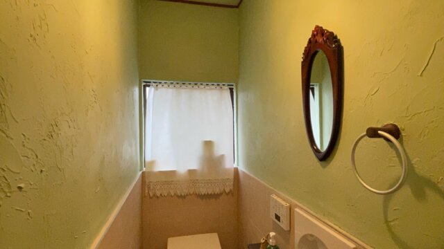 抗菌性の高い漆喰を塗ったトイレ